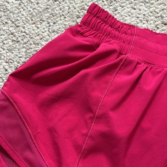 Lululemon Hotty Hot LR 2.5” Shorts - Picture 2 of 5
